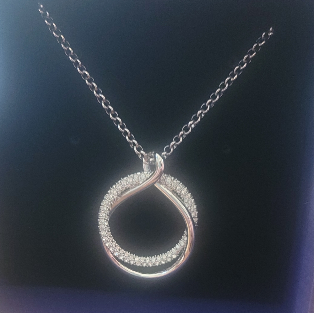 Swavorski Round Pendant